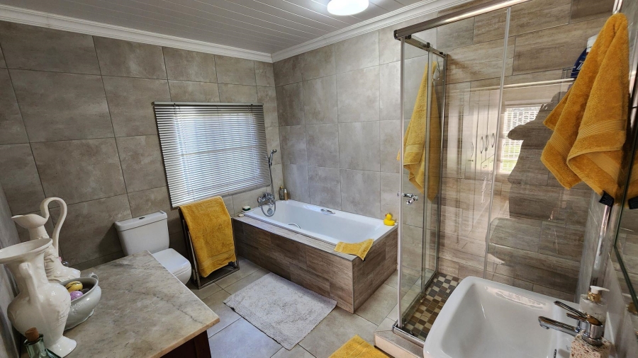 4 Bedroom Property for Sale in Roodewal Free State